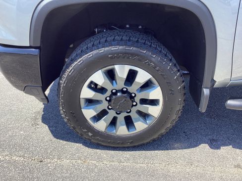 Used 2025 Chevrolet Silverado 2500 Custom w/ Custom Value Package AWD/4WD image 9