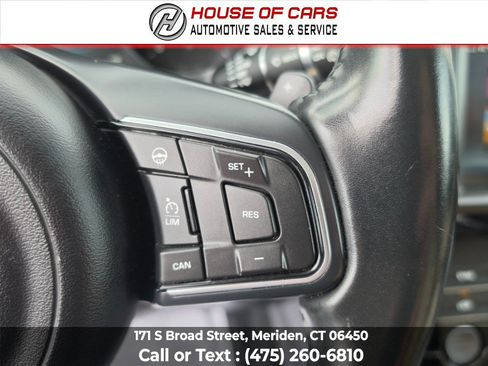 Used 2017 Jaguar F-PACE Premium AWD/4WD image 28