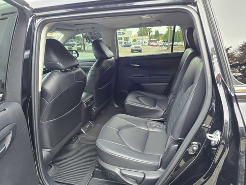 Certified 2022 Toyota Highlander XLE image 18