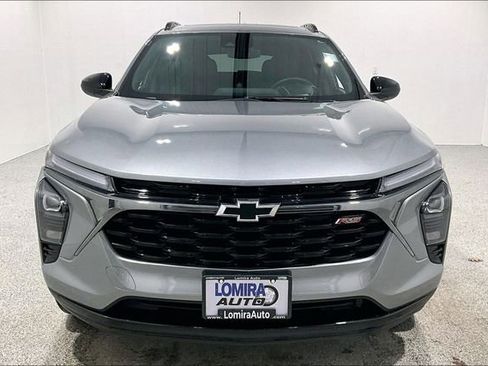 Used 2025 Chevrolet Trax RS w/ Sunroof Package FWD image 2