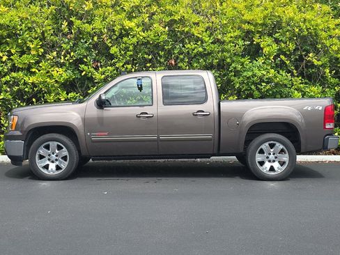 Used 2007 GMC Sierra 1500 SLT w/ Entertainment Package AWD/4WD image 7