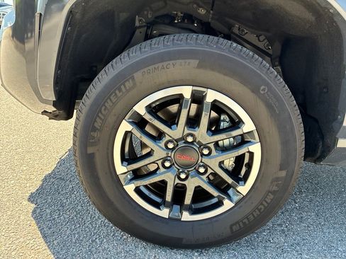 Used 2025 Toyota Tacoma TRD Sport AWD/4WD image 10