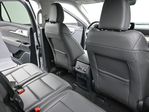 New 2025 Ford Explorer Active w/ Active Comfort Package image 12