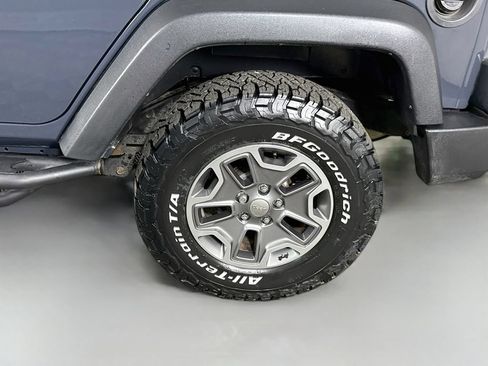 Used 2018 Jeep Wrangler Unlimited Rubicon w/ Connectivity Group AWD/4WD image 31