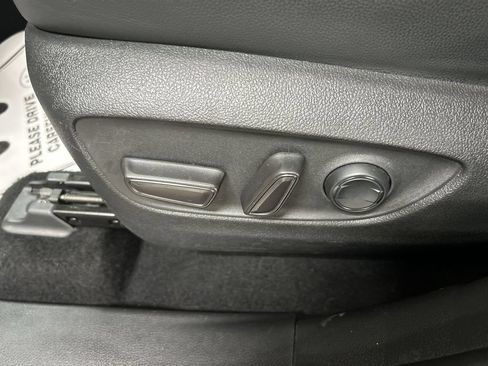 Used 2022 Toyota Highlander XLE AWD/4WD image 10