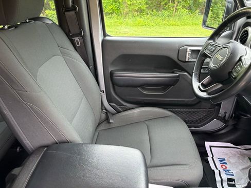 Used 2020 Jeep Wrangler Sport AWD/4WD image 28
