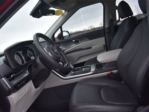 Used 2024 Kia Carnival LX image 21