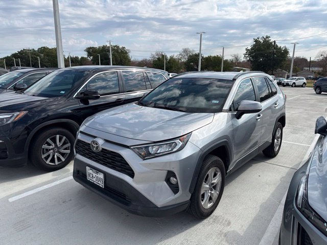 Used 2021 Toyota RAV4 XLE FWD image 2