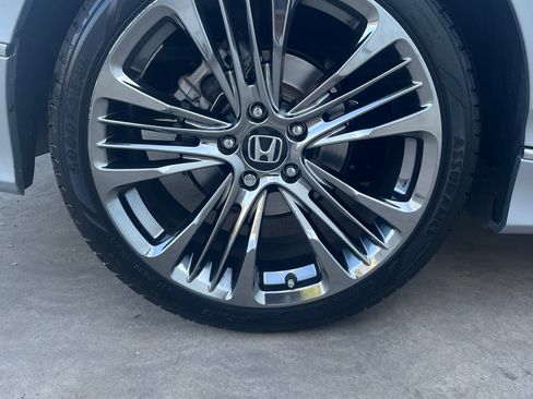 Used 2018 Honda Accord Touring image 27