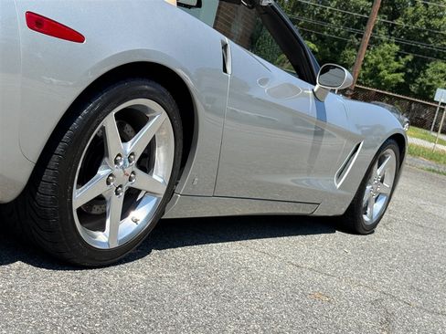Used 2005 Chevrolet Corvette Convertible w/ Preferred Equipment Group RWD image 41