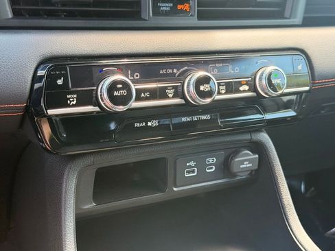 Used 2025 Honda Pilot Sport image 33