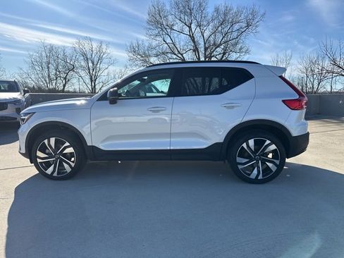 Certified 2025 Volvo XC40 B5 Plus image 5