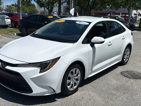 Used 2023 Toyota Corolla LE FWD image 3