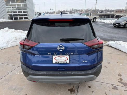Used 2023 Nissan Rogue SV image 9