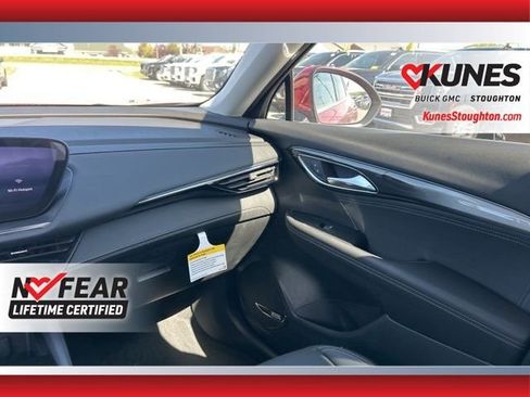 New 2025 Buick Envision Preferred image 21