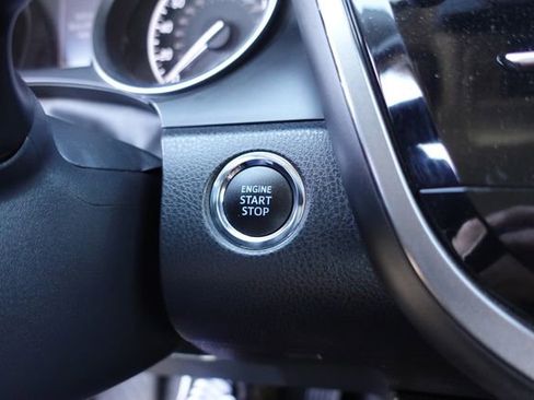 Certified 2020 Toyota Camry SE w/ Convenience Package image 24