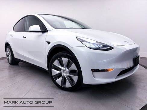 Used 2023 Tesla Model Y Long Range AWD/4WD image 1