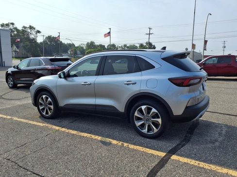 Used 2023 Ford Escape Platinum image 7