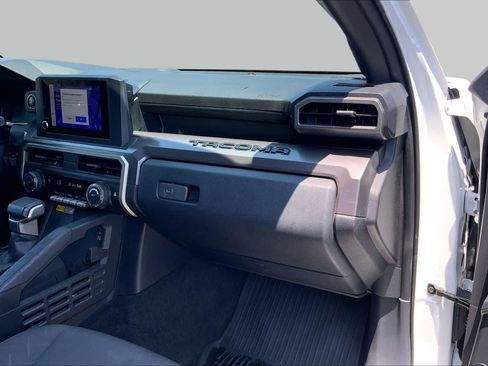 Certified 2024 Toyota Tacoma SR5 w/ SR5 Upgrade Package AWD/4WD image 18