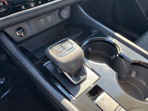 Used 2025 Nissan Rogue SV image 43