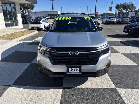 Used 2025 Subaru Forester Touring w/ Touring Package image 2