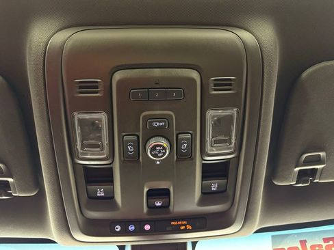 Used 2022 Chevrolet Suburban LT w/ LT Signature Package AWD/4WD image 36
