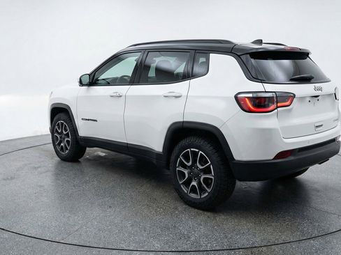 Used 2025 Jeep Compass Trailhawk image 6