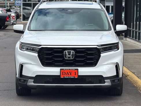 Used 2023 Honda Pilot Elite image 11