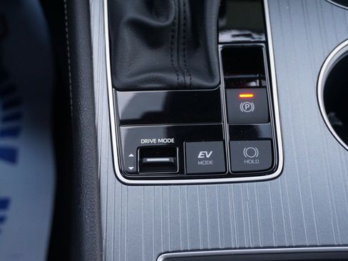 Used 2025 Toyota Sienna XLE image 13