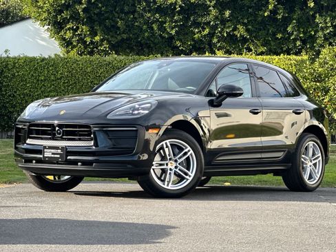 Certified 2025 Porsche Macan image 1