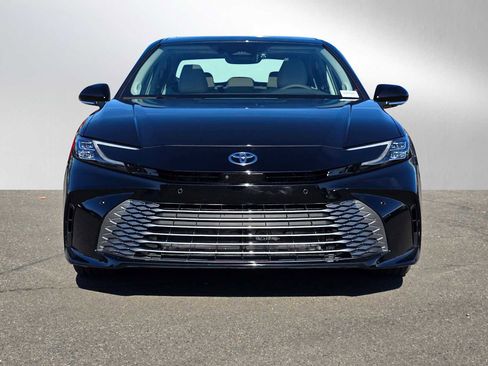 Used 2026 Toyota Camry XLE image 8