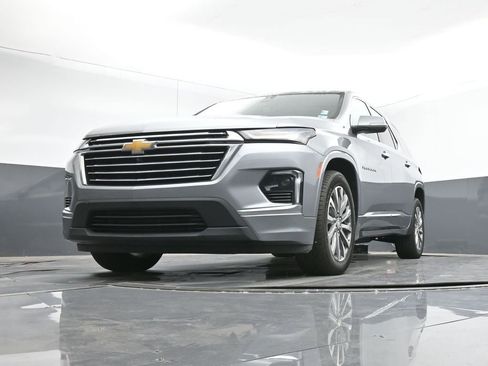 Used 2023 Chevrolet Traverse Premier image 40