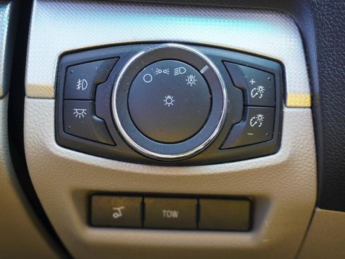 Used 2015 Ford Explorer XLT w/ Equipment Group 202B FWD image 36