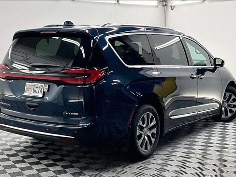Used 2022 Chrysler Pacifica Pinnacle FWD image 12