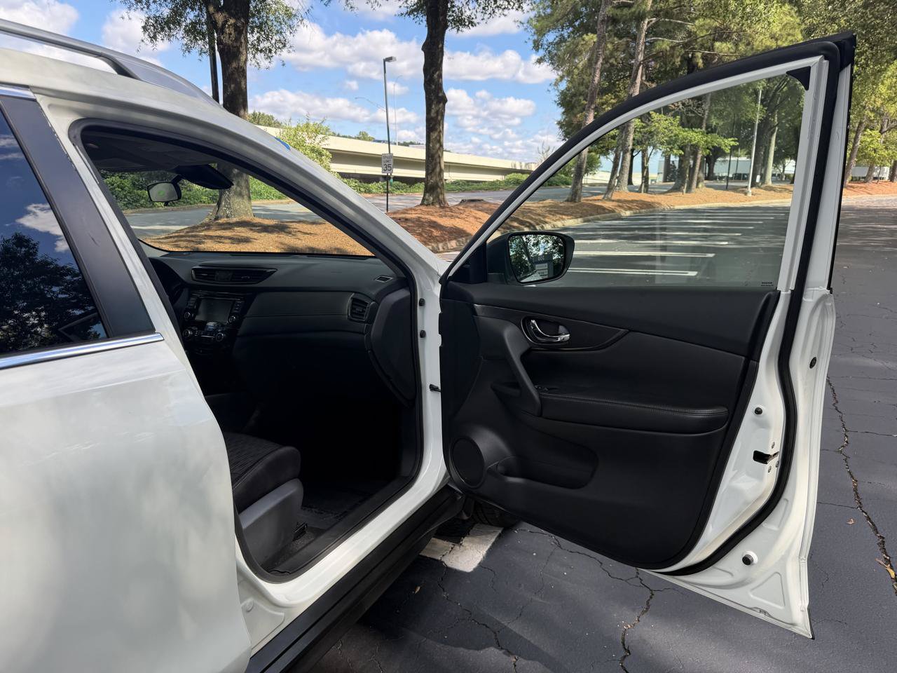 Used 2020 Nissan Rogue S w/ Special Edition Package FWD image 16