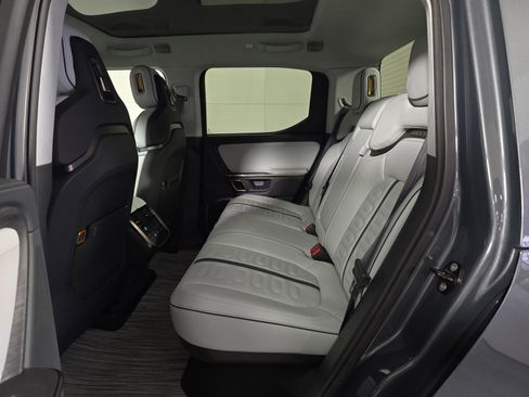 Used 2022 Rivian R1T Adventure image 21