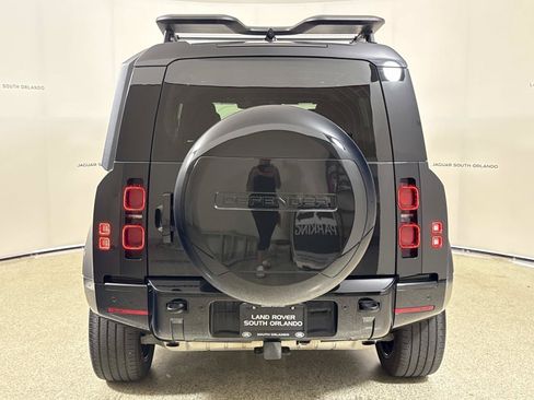Used 2024 Land Rover Defender 110 X-Dynamic SE AWD/4WD image 4