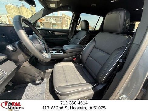 Used 2025 Buick Enclave Preferred AWD/4WD image 9