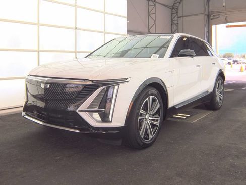 Used 2024 Cadillac Lyriq Luxury RWD image 1