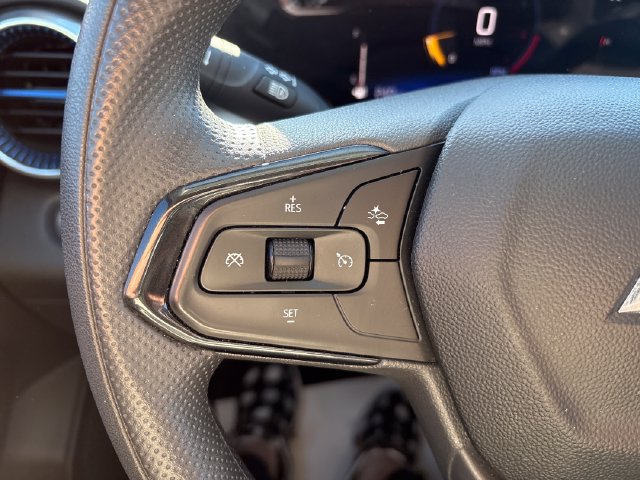 Used 2025 Chevrolet Trax LT FWD image 12