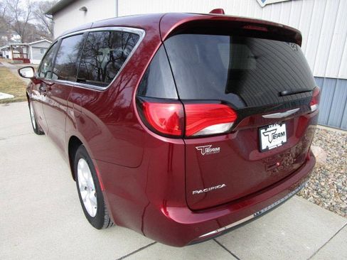 Used 2018 Chrysler Pacifica Touring Plus w/ Tire & Wheel Group image 5