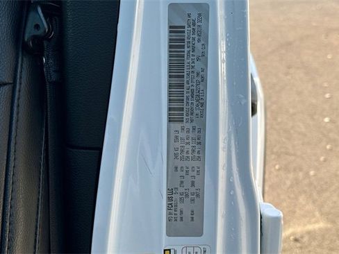 Used 2018 Jeep Wrangler Unlimited Sahara image 32