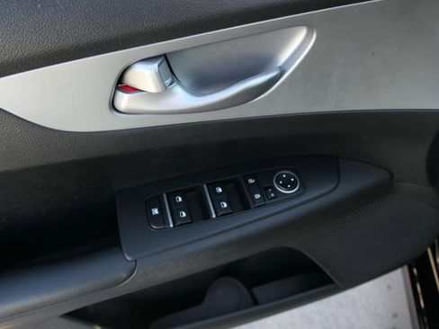 Used 2023 Kia Forte LXS image 14