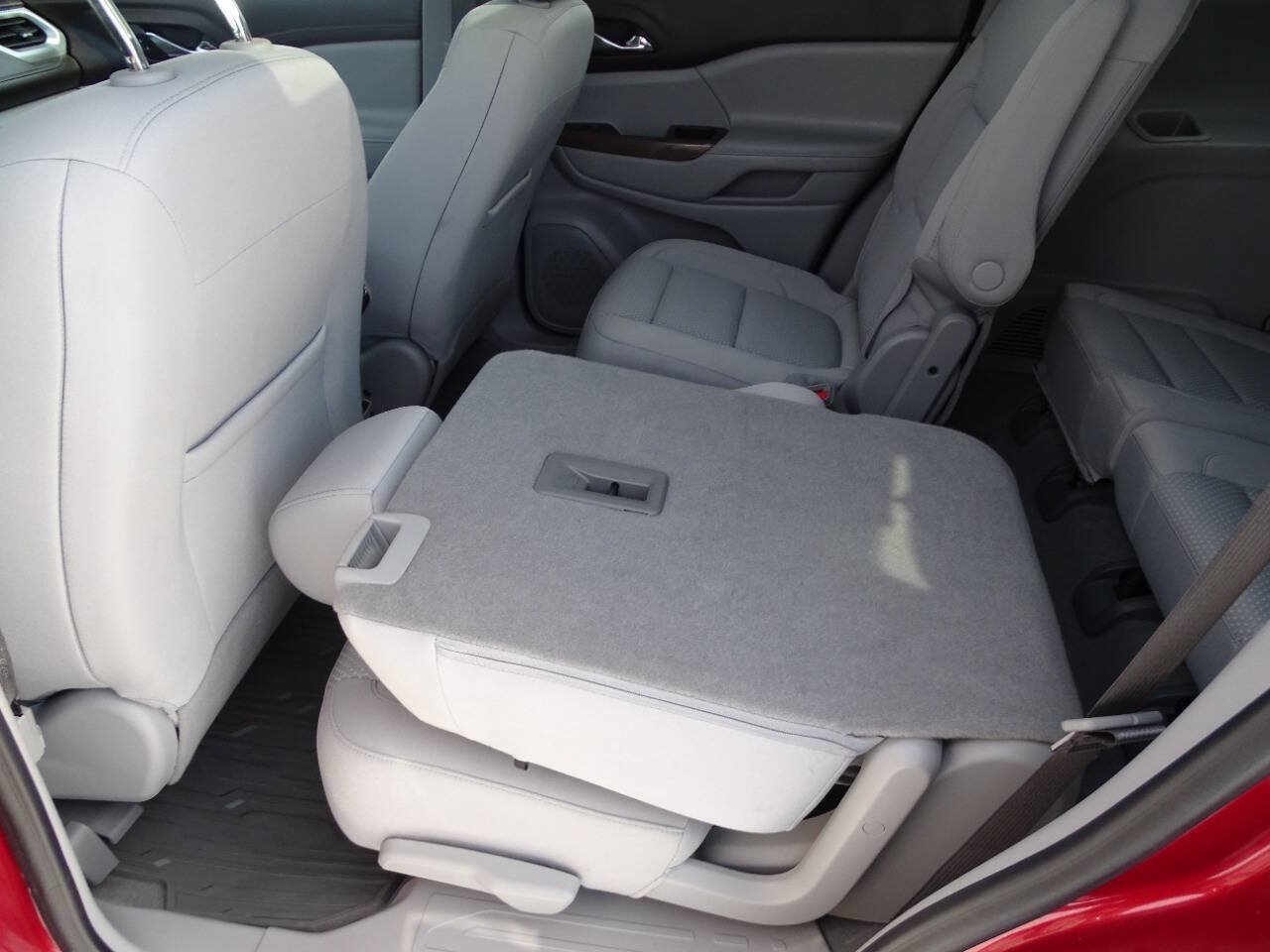 Used 2023 GMC Acadia AWD SLE image 37