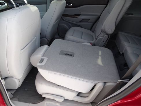 Used 2023 GMC Acadia AWD SLE image 37
