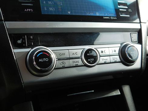 Used 2016 Subaru Outback 2.5i Premium image 18