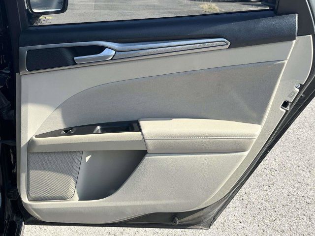 Used 2020 Ford Fusion SE FWD image 22