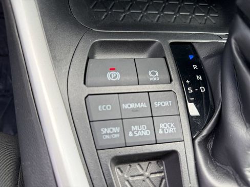 Used 2020 Toyota RAV4 LE w/ All Weather Liner Package AWD/4WD image 33
