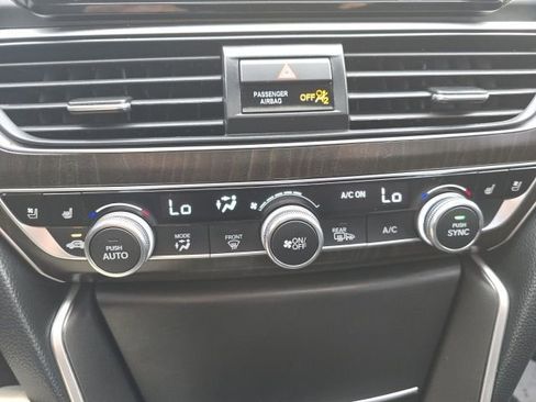 Used 2019 Honda Accord Touring image 18