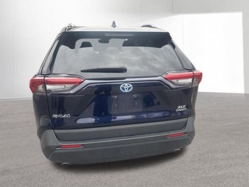 Used 2021 Toyota RAV4 XLE w/ Convenience Package image 5